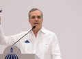 Luis Abinader y tarjeta navidad