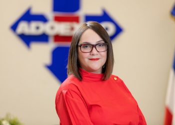 Elizabeth Mena presidenta de Adoexpo