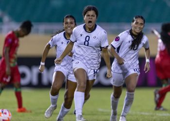 Renata Mercedes festejando su gol