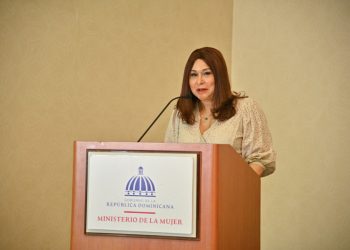 mayra Ministra de la Mujer