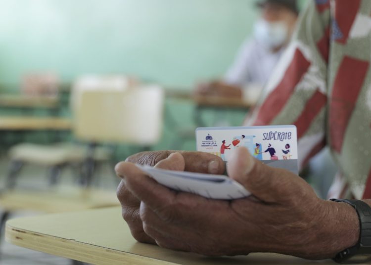 Gobierno anuncia pago a beneficiarios de tarjetas Superate