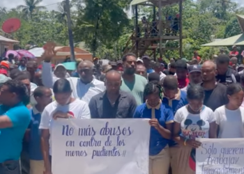 Profesor con estudiante