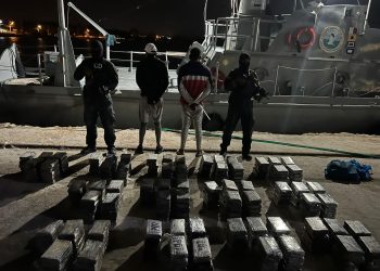 incautan lanza con droga en barahona