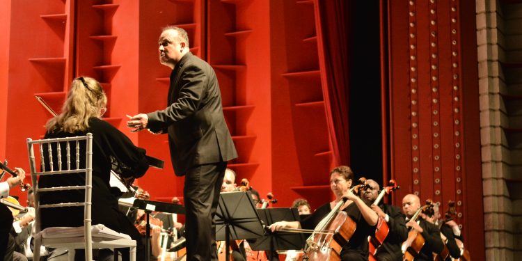 La Orquesta Sinfonica Nacional con el maestro Jaime Morales Matos.