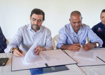 Firman convenio Olmedo Caba y Mariano Bergal Martínez