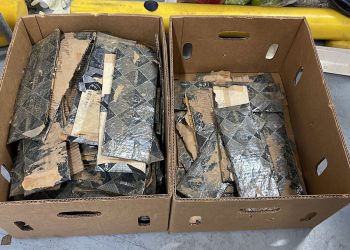 lamina de drogas en caja de banana