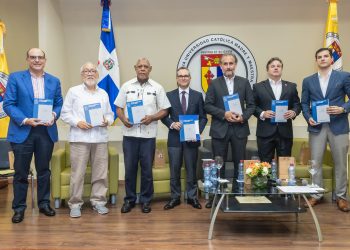 Economistas en puesta en circulacion revista economia