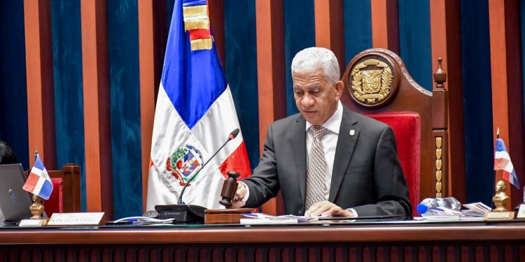 Ricardo de los Santos presidente del Senado