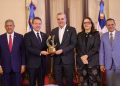 Abinader Gran Premio Nacional a la Calidad JPG