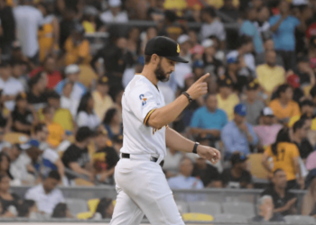 Aguila dspiden a Leger