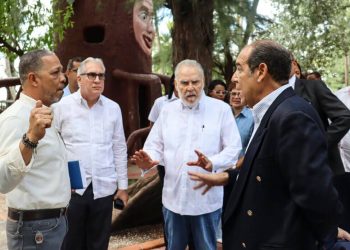 ministro y director acuario