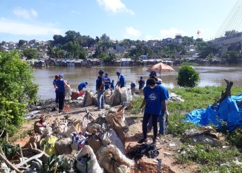 Funsaco en recoleccion de residuos solidos en rivera río Ozama 2