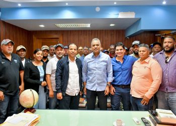 Joel Santo y transportista