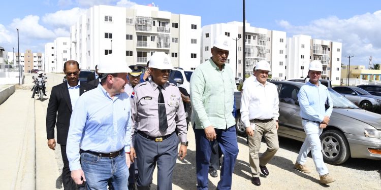 Ministro Jesus Vasquez y Director PN evaluan aptos Policia Nacional