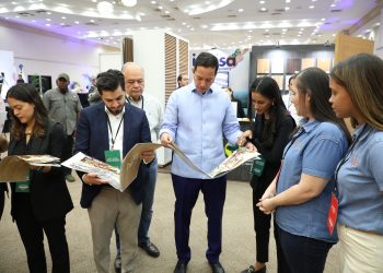 Sigmund Freund y el equipo del Fideicomiso JPG