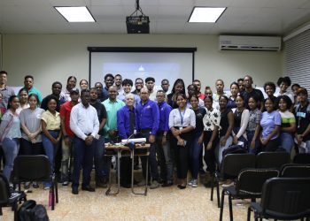 Capacitación a estudiantes del IEESL