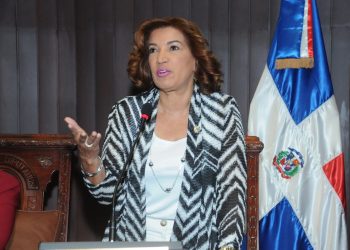 Diputada Fernandez presenta renuncia al PLD