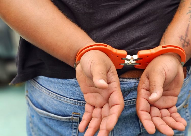 Arresto de hombre