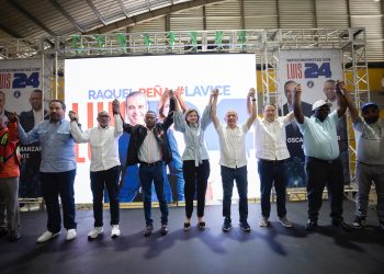 Raquel Peña y motoristas