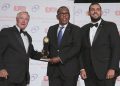 FOTO DIRECTOR COMEDORES RECIBE PREMIO