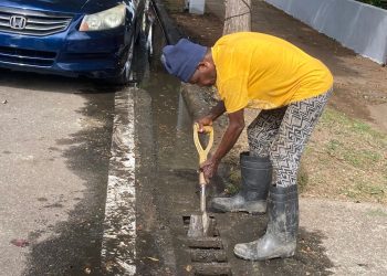 Alcaldia limpia alcantarrillados