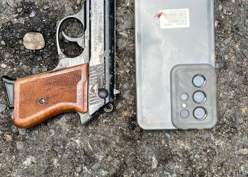 Arma y celular antisocial abatido