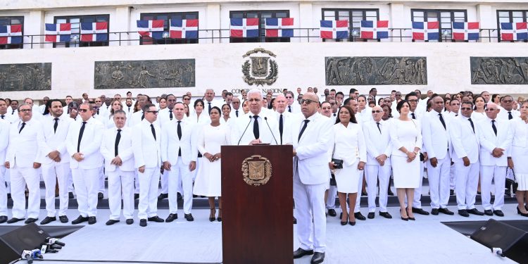 Riciardo y Alfredo junto a diputados