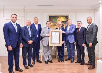 senadores reconocer a Ricardo de los Santos