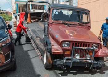 ADN quita vehiculos de las calles