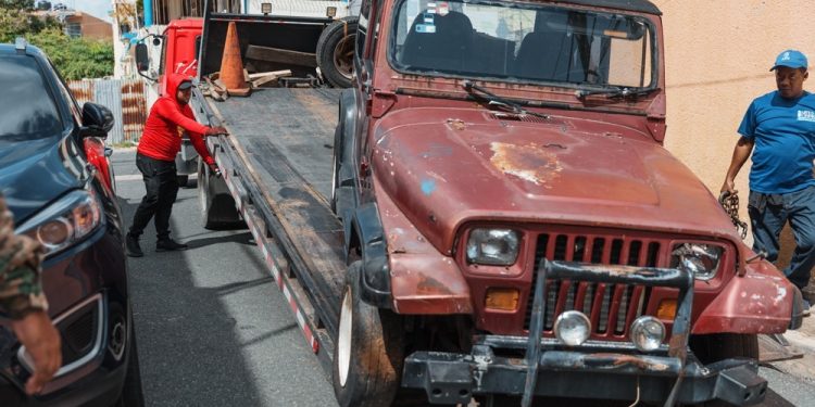 ADN quita vehiculos de las calles