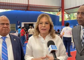 Diputado Ramón Bueno, directoral del Plan Social Yadira Henríquez y diputado Carlos Sánchez