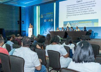 Doctara Mirna Santiago, cirujana oncóloga, mastóloga y especialista en cáncer de cabeza y cuello