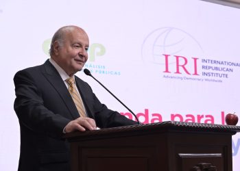 Economista peruano, Hernando de Soto, dicta conferencia en el Congreso