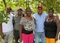 El diputado Jacobo Ramos con vecinos de Gautier, SPM