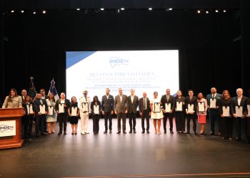 Fernado Aquino reconocido