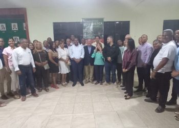 La presidenta y el presidente fundador de la FCA encabezan el encuentro en el Ayuntamiento de Neiba