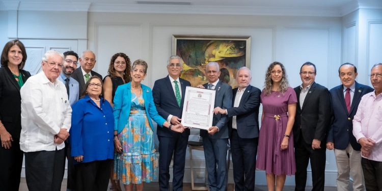 Reconoce universidad de Mayague Puerto Rico