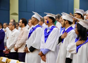 estudiantes graduados