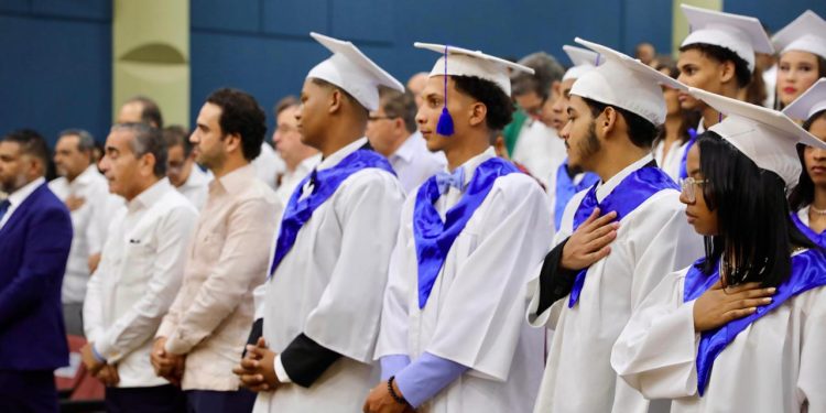 estudiantes graduados