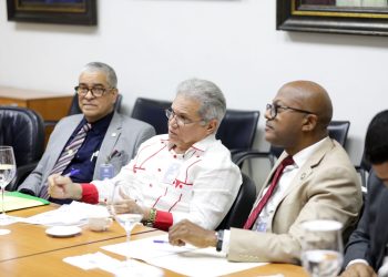 Waldo y gabinete de Salud