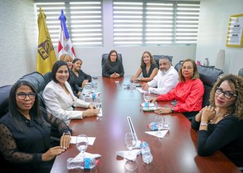 JCE y colectivo de mujeres