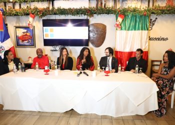 Nancy Polanco y delegación dominicana e italina