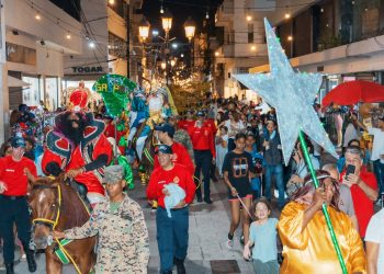 Bomberos realizan desfiles de los Santos Reyes