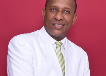 Carlos Sánchez adoma