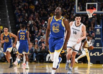 Draymon Green festeja luego de marcar un triple en el choque en que los Warriors se impusieron a los Grizzlies