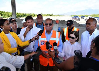 Ministro Deligne Ascención en Baní