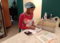 Mujer trabaja