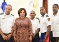 Bomberos y Gobernadora de Monte Plata