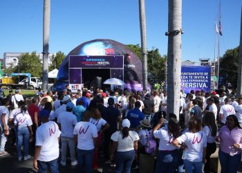 Cientos de asistentes al Domo Interactivo del INDOTEL en La Vega
