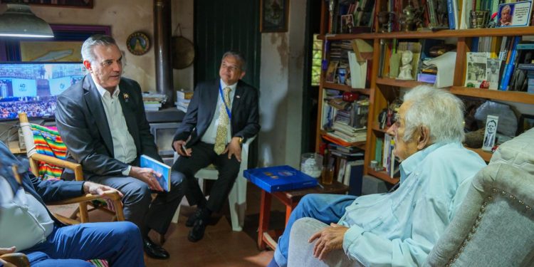 Luis Abinader, Fidel Santana y Pepe Monjica